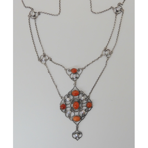 518 - AN ARTS & CRAFTS STYLE NECKLACE