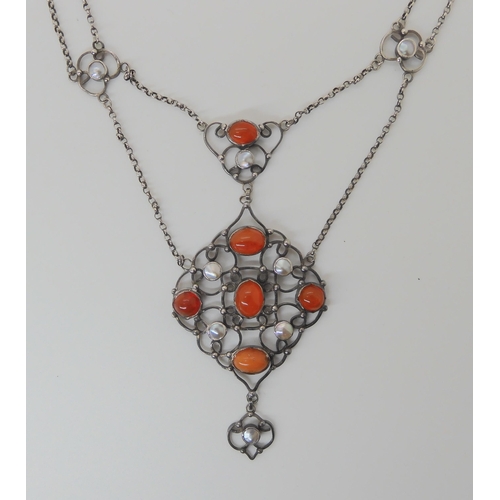 518 - AN ARTS & CRAFTS STYLE NECKLACE