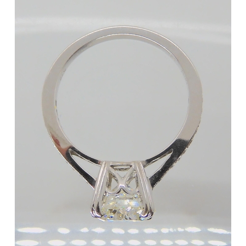 527 - AN 18CT WHITE GOLD DIAMOND SOLITAIRE RING