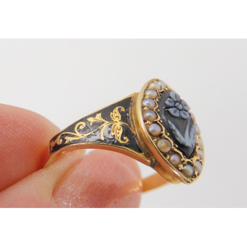 541 - AN 18CT GOLD PEARL AND ENAMEL MOURNING RING