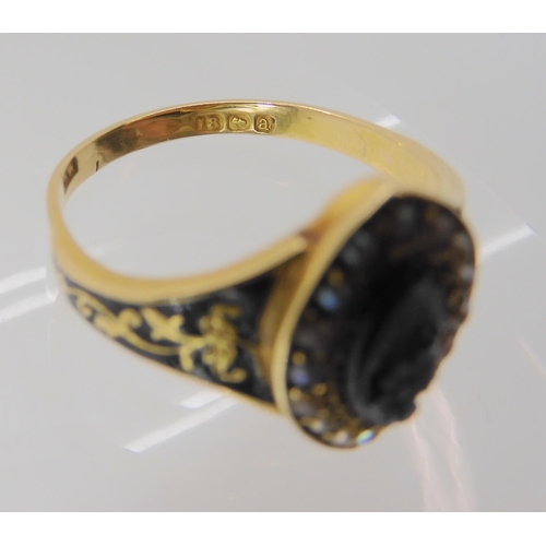 541 - AN 18CT GOLD PEARL AND ENAMEL MOURNING RING