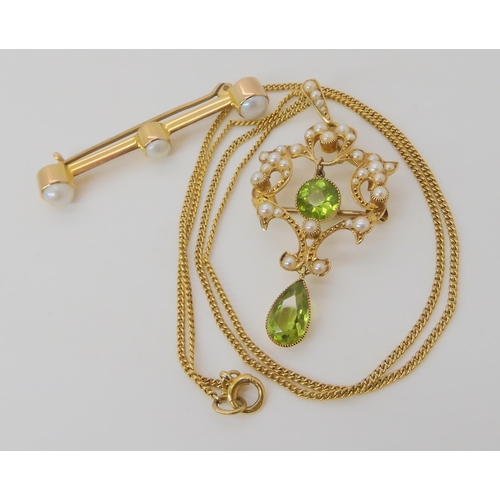 543 - AN EDWARDIAN PERIDOT AND PEARL PENDANT BROOCH