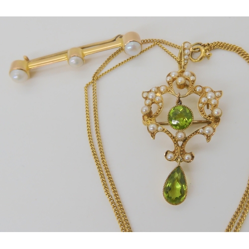 543 - AN EDWARDIAN PERIDOT AND PEARL PENDANT BROOCH