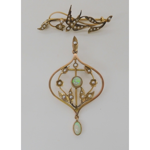 545 - A 9CT GOLD OPAL AND PEARL EDWARDIAN PENDANT BROOCH