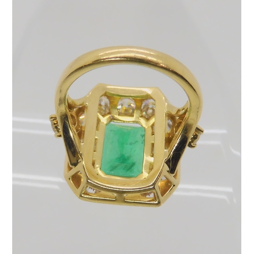 557 - AN 18CT GOLD EMERALD AND DIAMOND DRESS RING