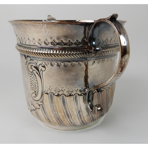 693 - AN EARLY 18TH CENTURY SILVER PORRINGER