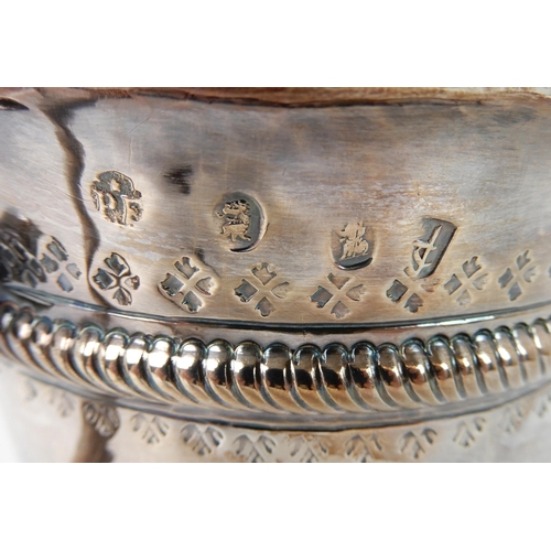 693 - AN EARLY 18TH CENTURY SILVER PORRINGER