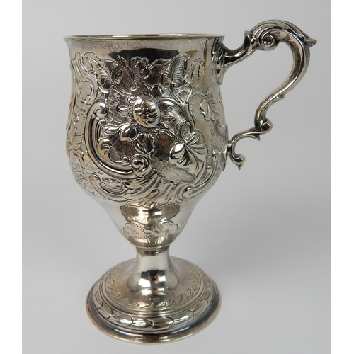 694 - AN 18TH CENTURY IRISH SILVER WINE CUP