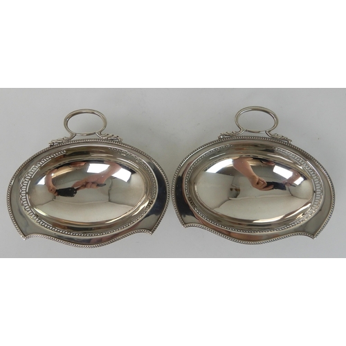 714 - A PAIR OF KIDNEY BOWL SHAPED BON BON DISHES