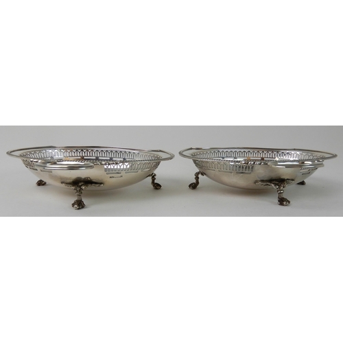 714 - A PAIR OF KIDNEY BOWL SHAPED BON BON DISHES