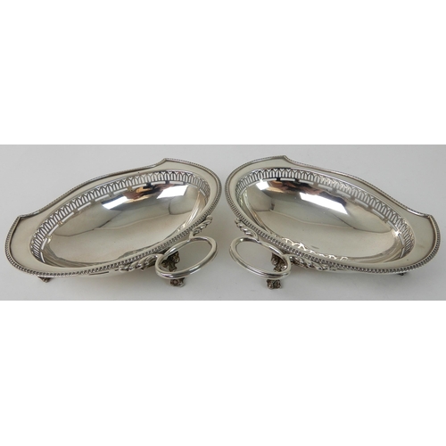 714 - A PAIR OF KIDNEY BOWL SHAPED BON BON DISHES