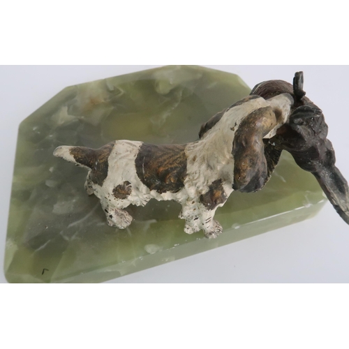 276 - AN ONYX DISH MOUNTED WITH A COLD PAINTED SPANIEL