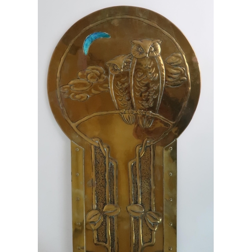 284 - A SCOTTISH BRASS ARTS AND CRAFTS WALL SCONCE