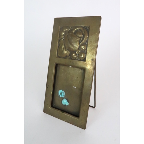 284 - A SCOTTISH BRASS ARTS AND CRAFTS WALL SCONCE