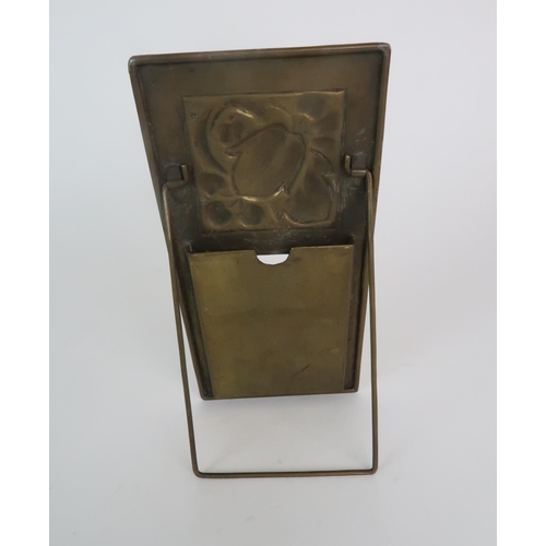 284 - A SCOTTISH BRASS ARTS AND CRAFTS WALL SCONCE