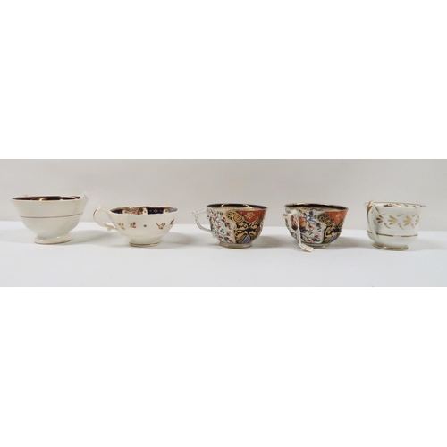 317 - A COLLECTION OF TEA BOWLS AND SAUCERS