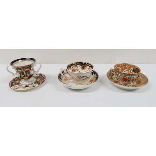 317 - A COLLECTION OF TEA BOWLS AND SAUCERS