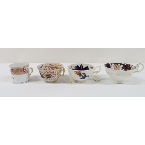 317 - A COLLECTION OF TEA BOWLS AND SAUCERS