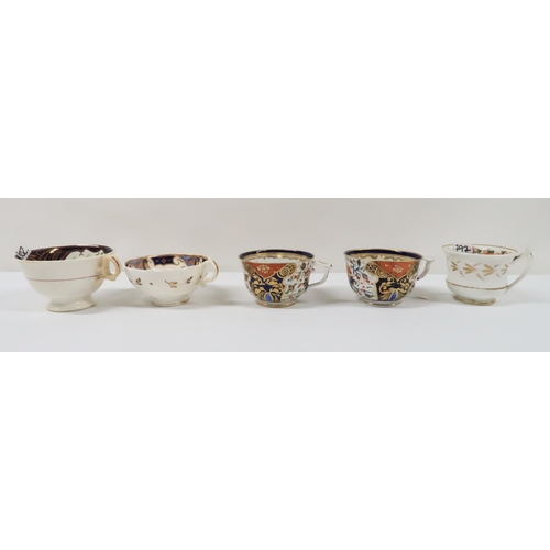 317 - A COLLECTION OF TEA BOWLS AND SAUCERS