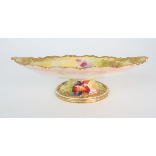 322 - A ROYAL WORCESTER TAZZA