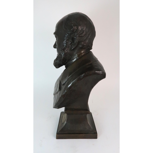 372 - JOHN CASSIDY RCA (1860-1939) A BRONZE BUST OF WILLIAM CRAWFORD