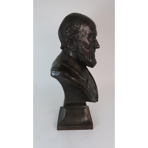 372 - JOHN CASSIDY RCA (1860-1939) A BRONZE BUST OF WILLIAM CRAWFORD