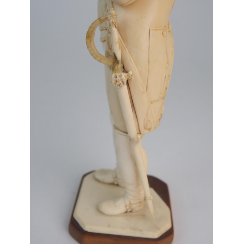 416 - A LATE 19TH/EARLY 20TH CENTURY CARVED IVORY MODEL OF NAPOLEON