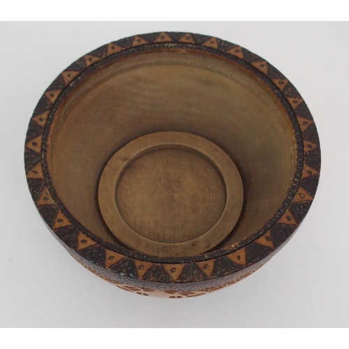 428 - A MAUCHLINE WARE CIRCULAR BOWL