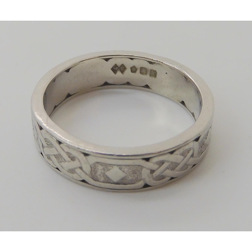 528 - A PLATINUM CELTIC KNOTWORK WEDDING BAND