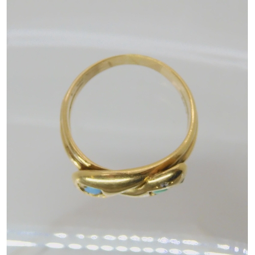 535 - AN 18CT GOLD DOUBLE SNAKE RING