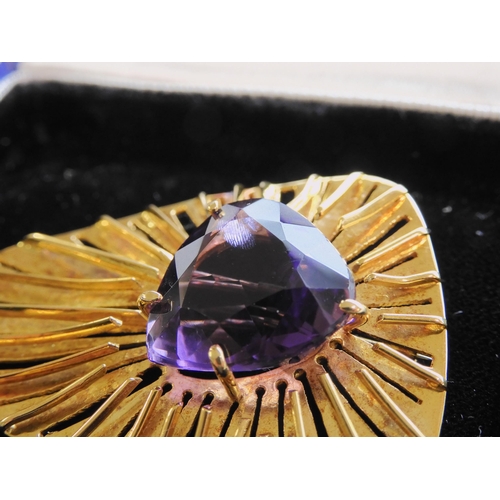 539 - AN 18CT GOLD RETRO AMETHYST BROOCH