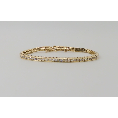 548 - A 14K YELLOW GOLD DIAMOND TENNIS BRACELET