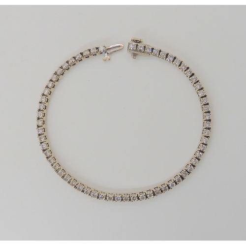 550 - AN 18K WHITE GOLD DIAMOND LINE BRACELET