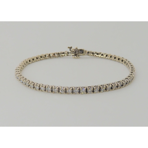 550 - AN 18K WHITE GOLD DIAMOND LINE BRACELET