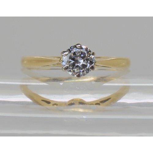 552 - AN 18CT GOLD DIAMOND SOLITAIRE RING