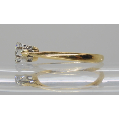 552 - AN 18CT GOLD DIAMOND SOLITAIRE RING