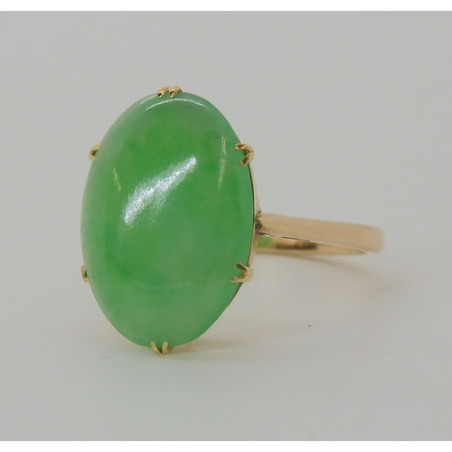 558 - A 14CT GOLD CHINESE GREEN HARDSTONE RING