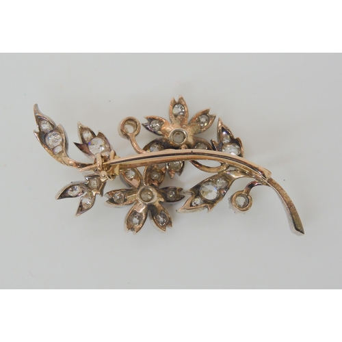 575 - A DIAMOND FLOWER BROOCH