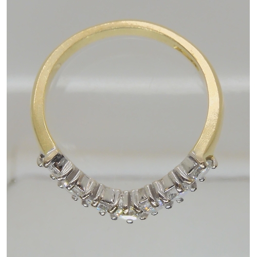 579 - AN 18CT GOLD 'V' SHAPED DIAMOND RING