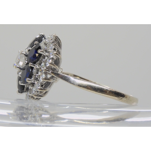 580 - AN 18CT WHITE GOLD DIAMOND AND SAPPHIRE FLOWER CLUSTER RING