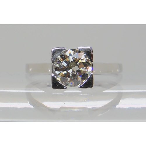 581 - A PLATINUM SOLITAIRE DIAMOND RING