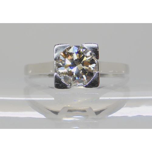 581 - A PLATINUM SOLITAIRE DIAMOND RING