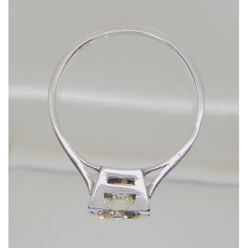 581 - A PLATINUM SOLITAIRE DIAMOND RING