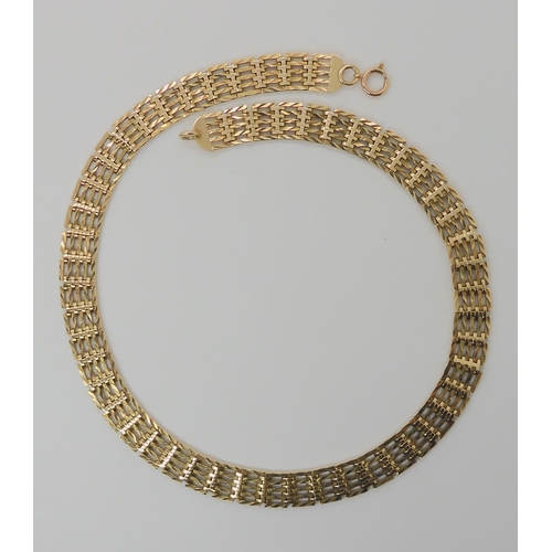 596 - A 9CT GOLD DECORATIVE GATE CHAIN STYLE NECKLET