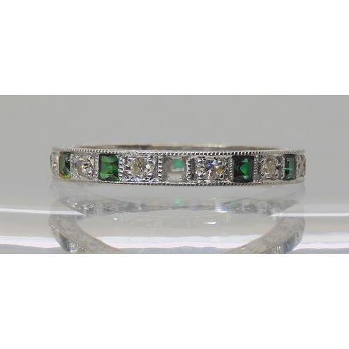 605 - AN 18CT WHITE GOLD GREEN GEM AND DIAMOND ETERNITY RING