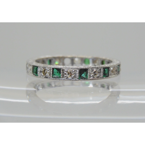 605 - AN 18CT WHITE GOLD GREEN GEM AND DIAMOND ETERNITY RING