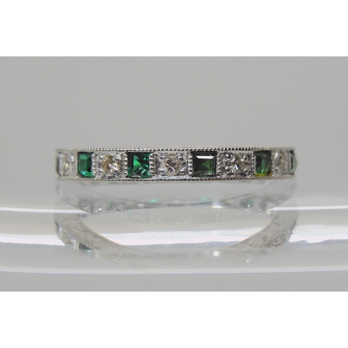 605 - AN 18CT WHITE GOLD GREEN GEM AND DIAMOND ETERNITY RING