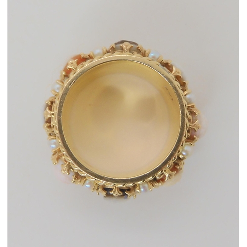 637 - A 14K GOLD SUBSTANTIAL CAMEO SPECIMEN RING