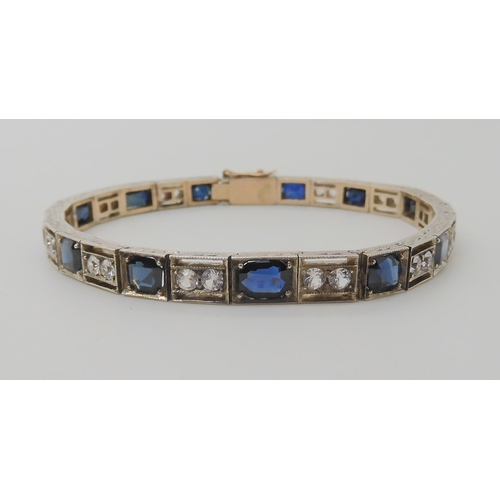 657 - A BLUE AND WHITE SAPPHIRE BRACELET