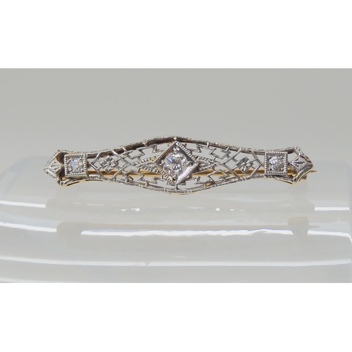 667 - A 14K ART DECO DIAMOND SET BROOCH